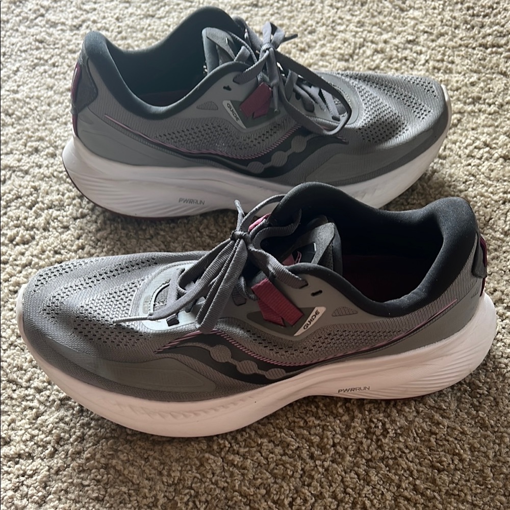 Saucony Women's 8.5D (WIDE) Charcoal and Burgundy Athletic Sneakers